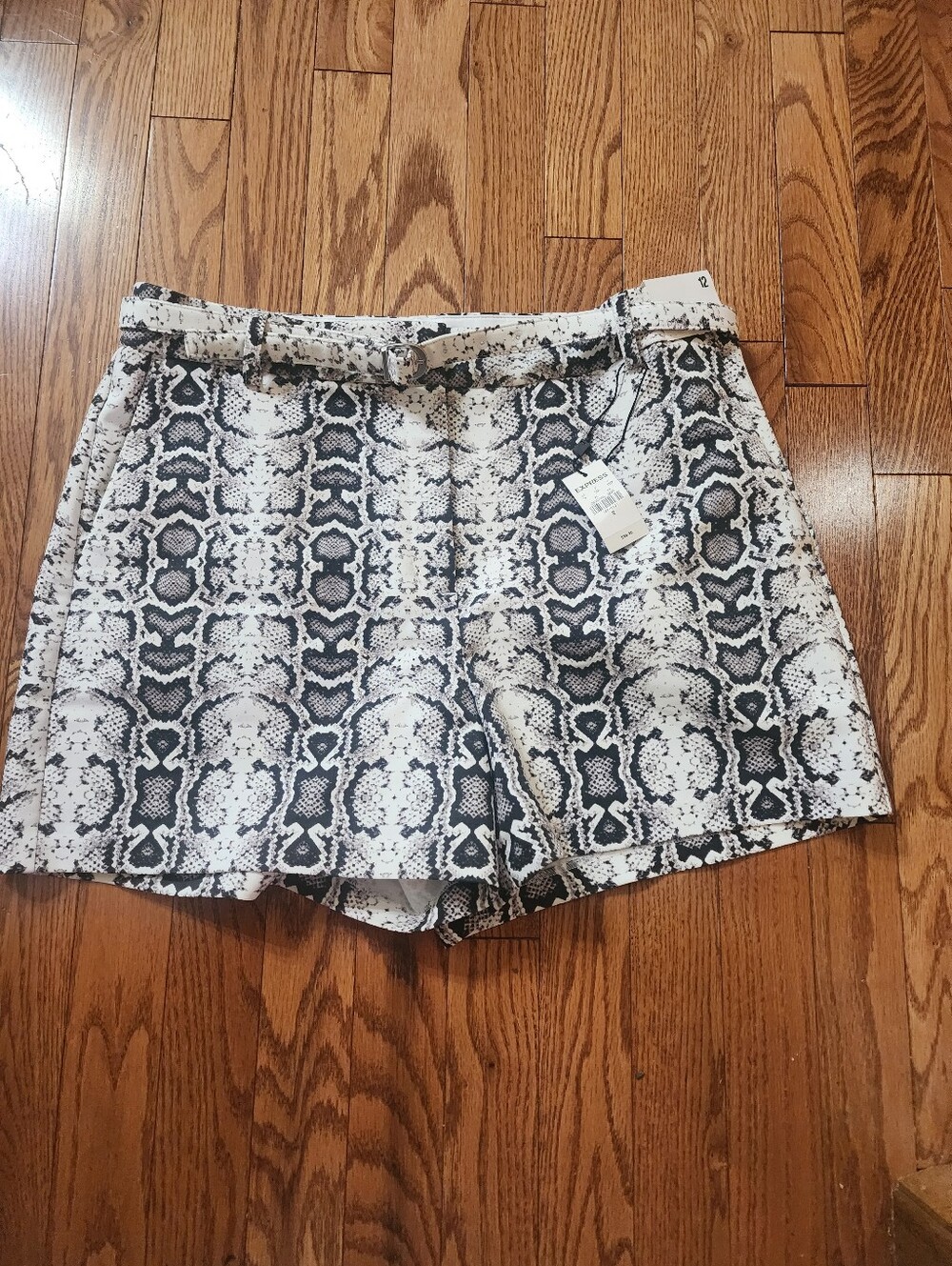 Express Snake Print Women’s Shorts - Black & White